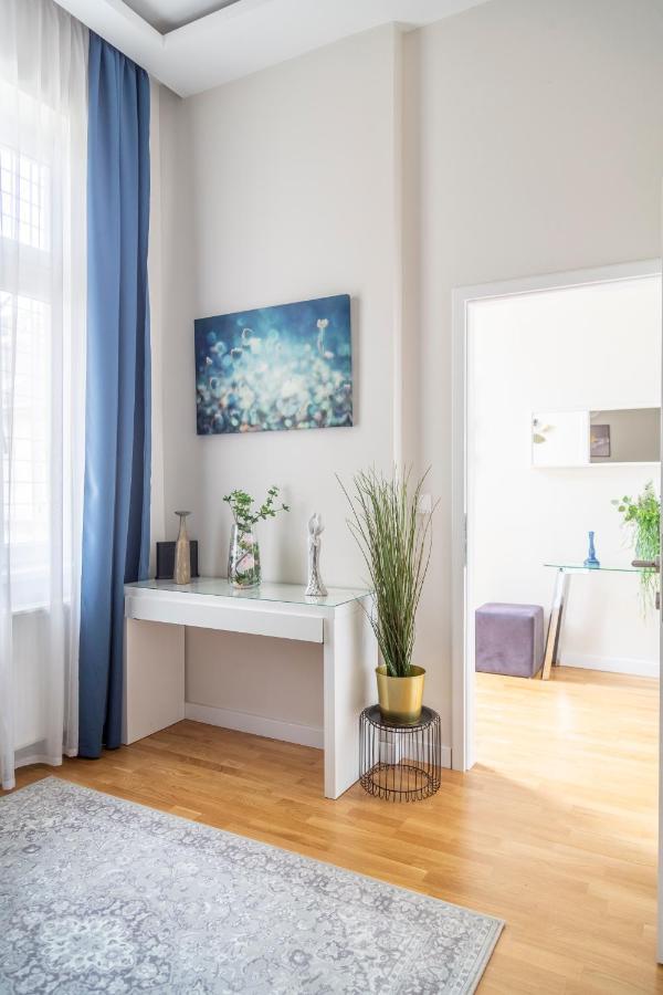 Luxury Quentin Apartment 3 Bedrm, 2 Bathrm Budapest Eksteriør billede